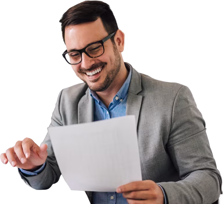 Asesor INSERFI revisando documentos